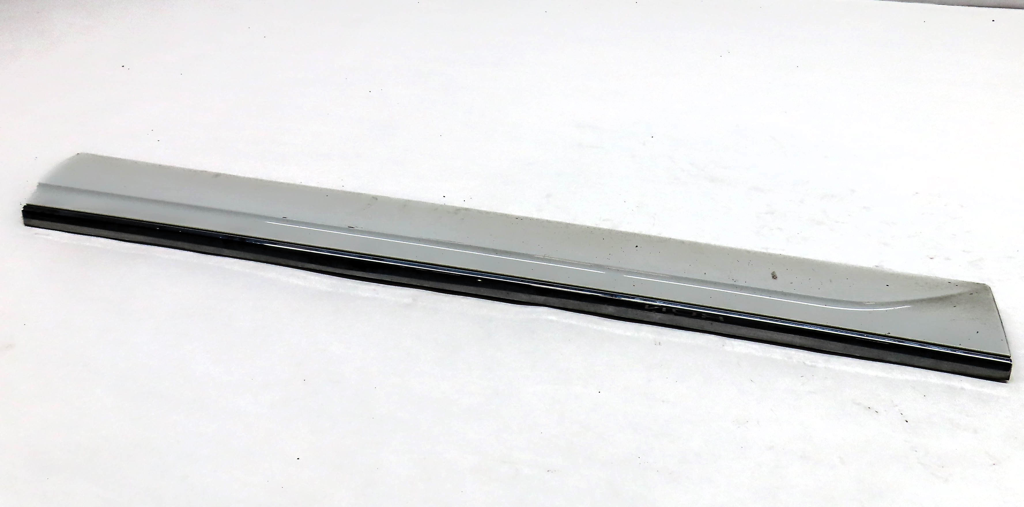 2014 AUDI Q5 (B8 8R) FRONT LEFT DRIVER EXTERIOR DOOR TRIM MOULDING (White) — exact item pictured
